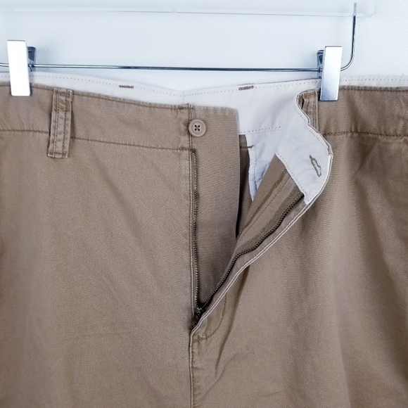 Old Navy #553229 Lived-In Straight Khaki Tan Shorts NWT size 44 - Picture 5 of 8